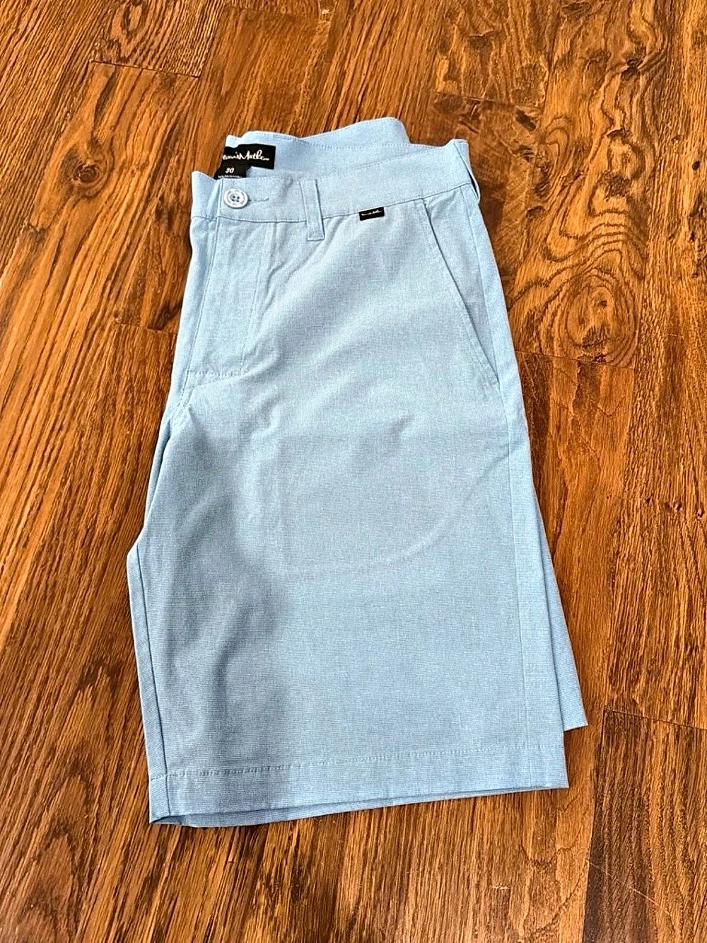 Travis Mathew Men's Blue Flat Front Shorts Size 30